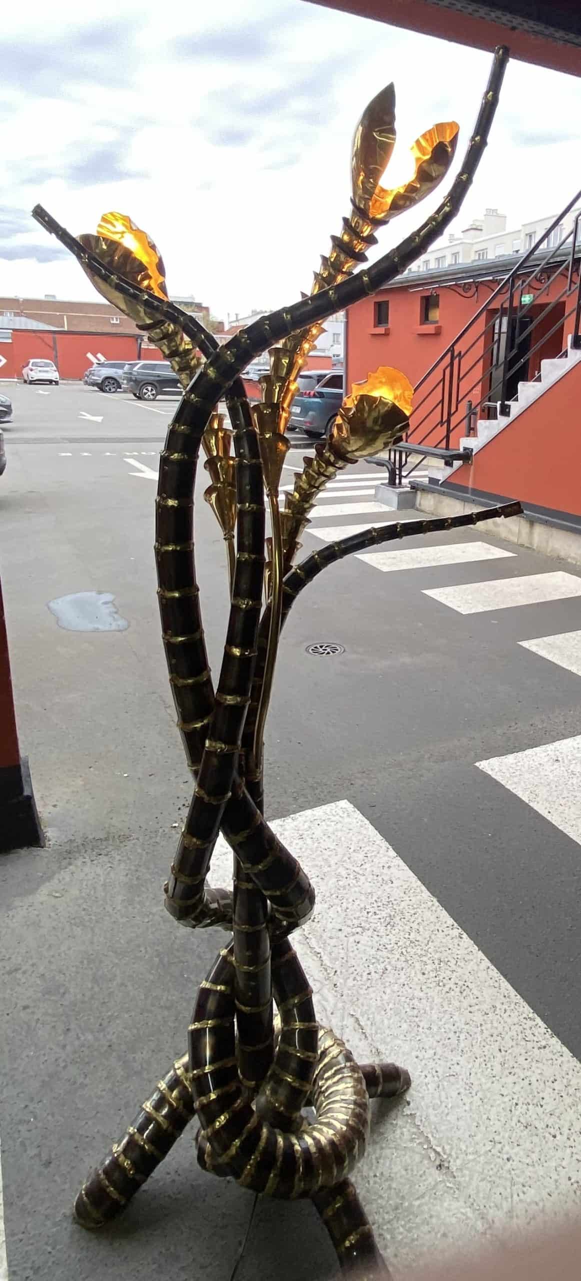 1970′ Lampadaire Palmier Yuka en Laiton Et fer Patiné Maison Jansen 3 Têtes Style Brutaliste – Image 3