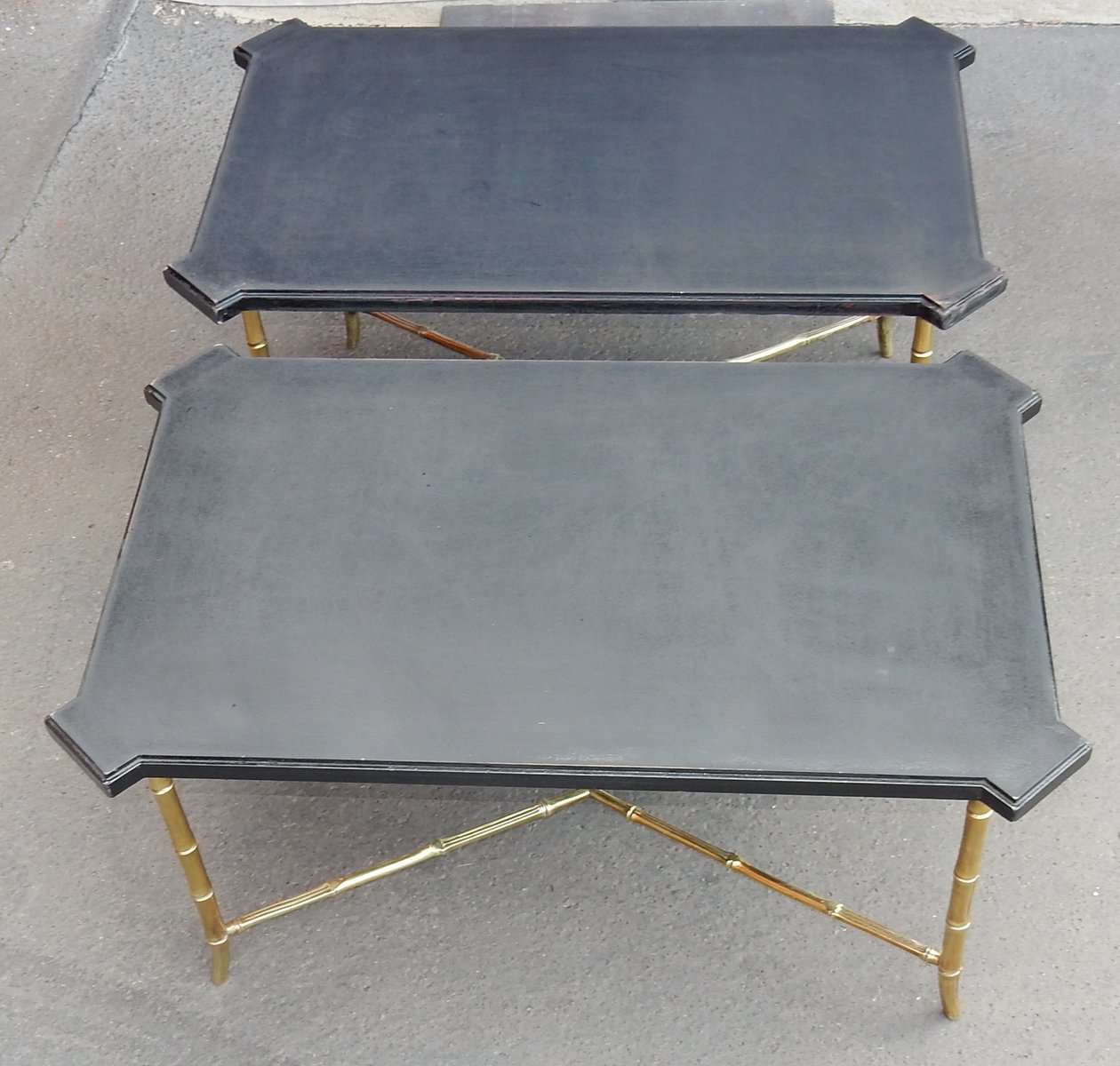 1950/70′ Paire de Bouts de Canapés Bronze Modèle Bambou Plateau Laque de Chine Style Maison Jansen – Image 5