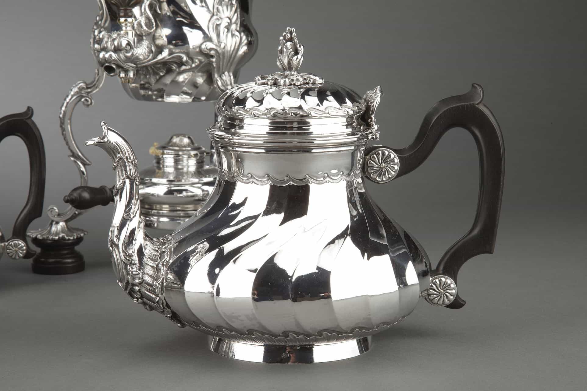 Orfèvre BOIN TABURET – Service Thé/Café 4 pièces en argent massif et son Samovar en métal argenté XIXè – Image 3