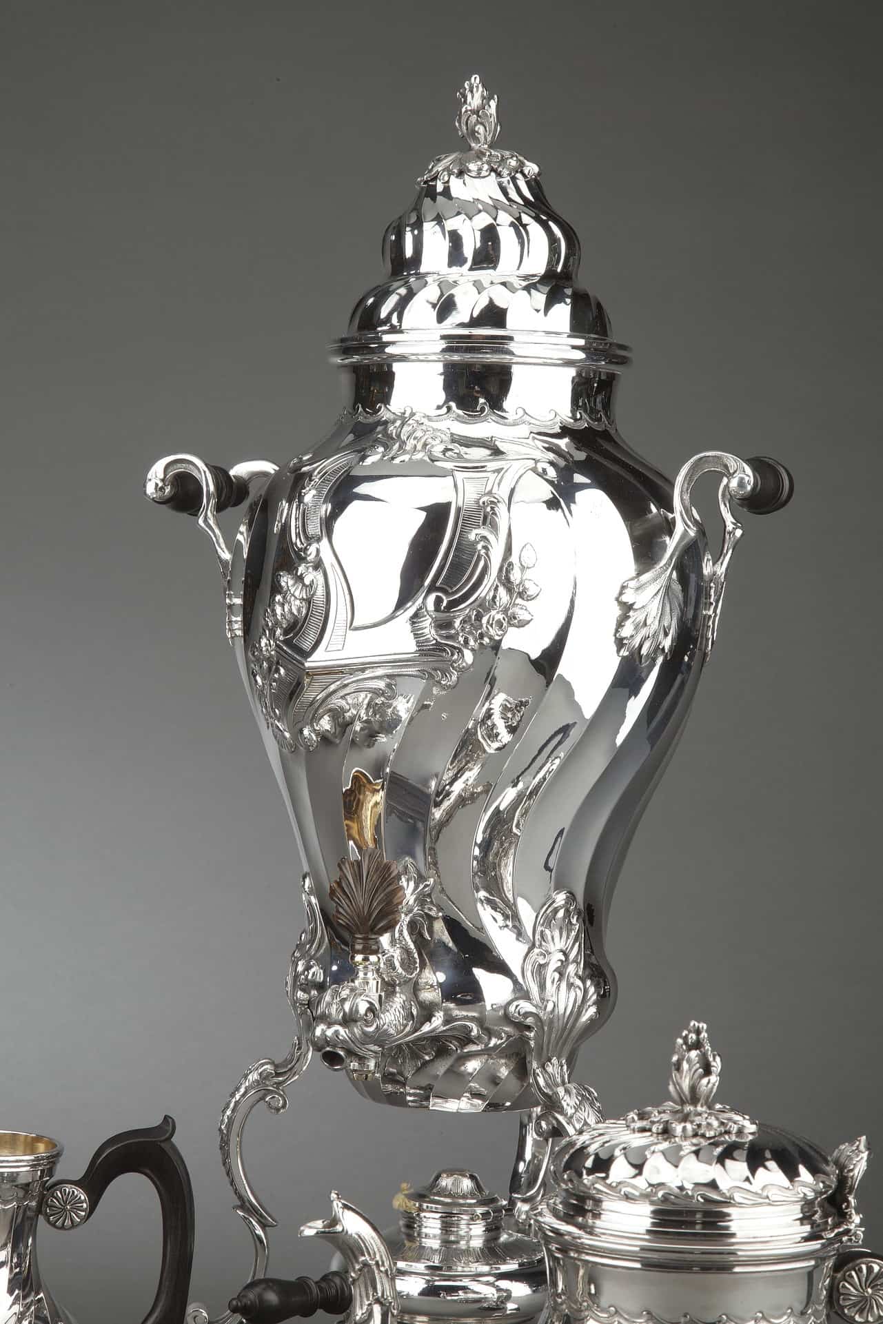 Orfèvre BOIN TABURET – Service Thé/Café 4 pièces en argent massif et son Samovar en métal argenté XIXè – Image 4