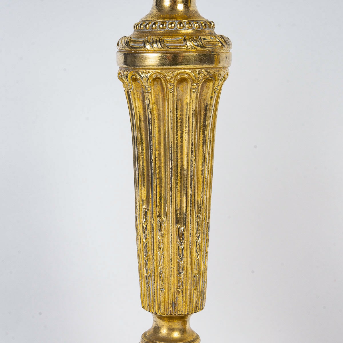 Paire de flambeaux en bronze ciselé et doré époque Louis XVI vers 1780 – Image 3