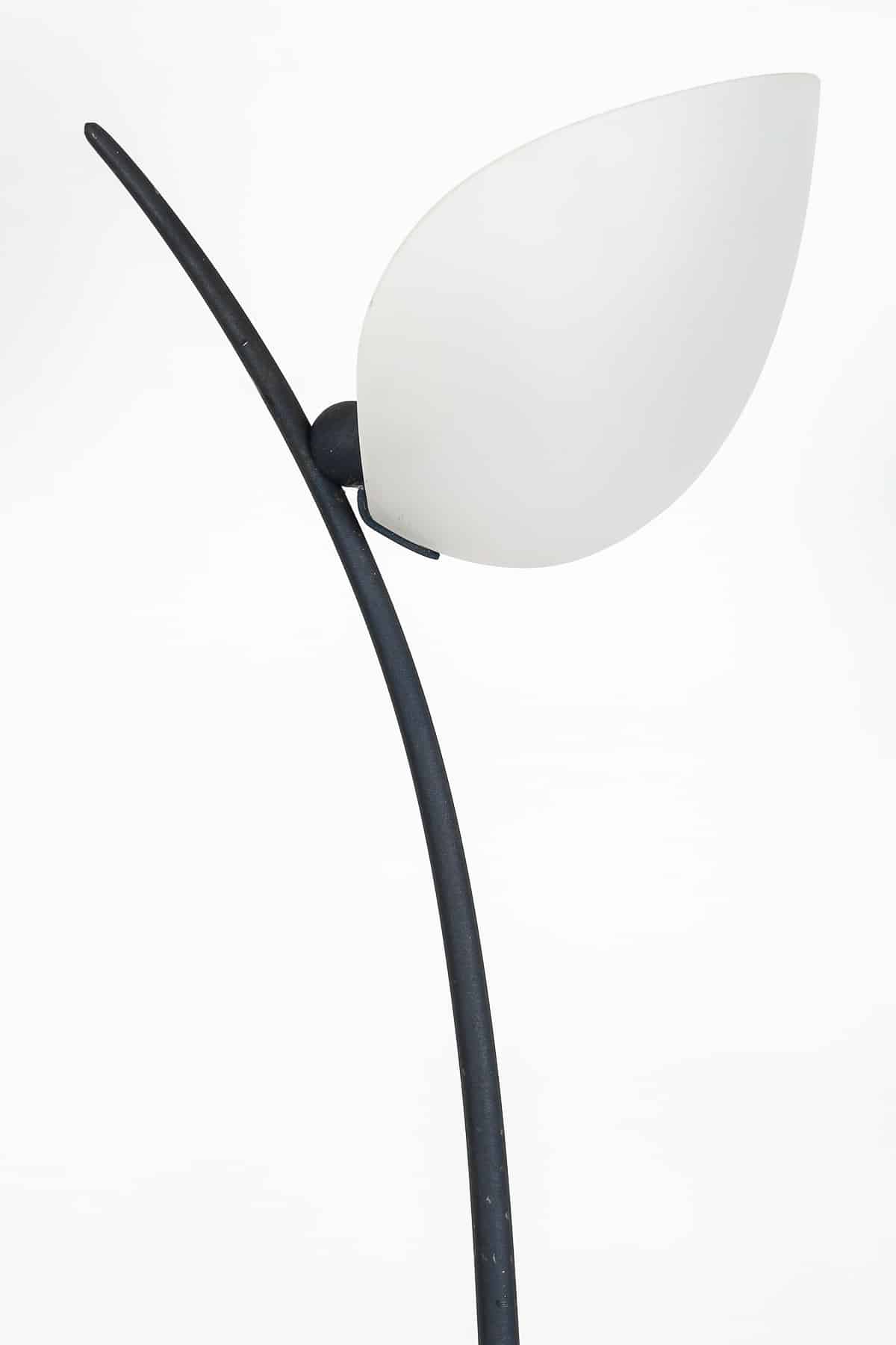 Rare Lampadaire Vintage en Fer Forgé et Opaline, Design Sculptural Italien des Années 1960 – Image 3