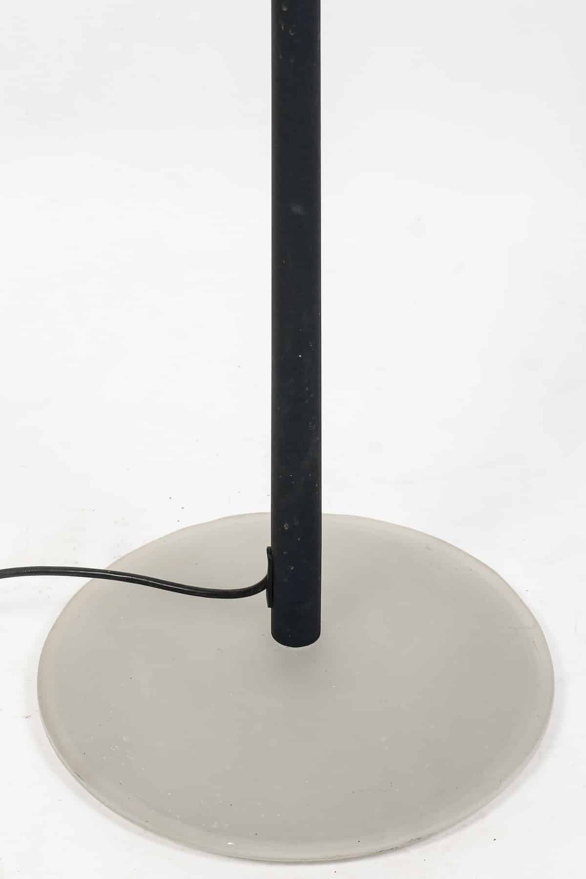 Rare Lampadaire Vintage en Fer Forgé et Opaline, Design Sculptural Italien des Années 1960 – Image 6