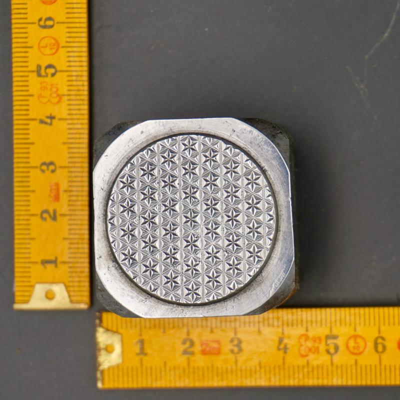 Poinçon – Bijouterie – Broche semé d’étoiles – Image 3